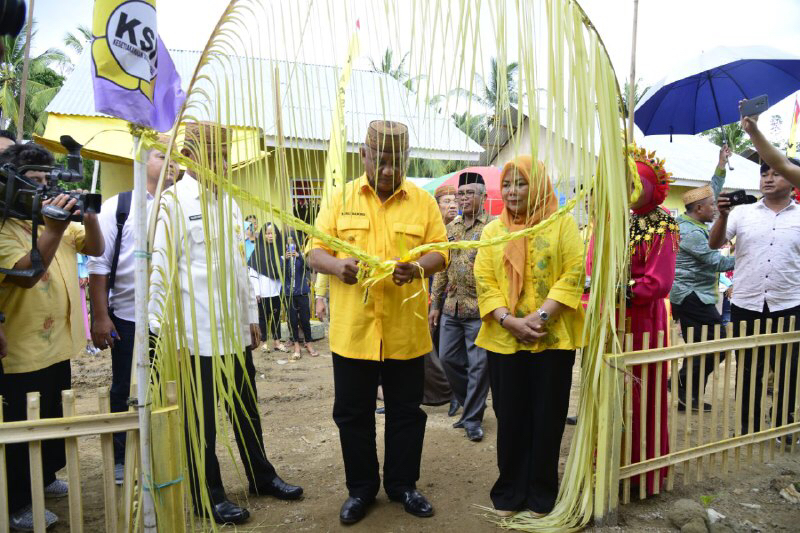 Sebanyak 222 Jiwa Komunitas Adat Terpencil Terima Rumah Dari Gubernur Gorontalo