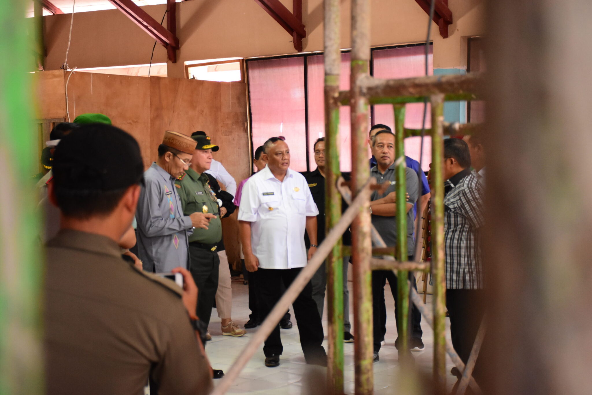 Gubernur Rusli, Serta Perwira Tinggi TNI dan Polri Tinjau Kesiapan Pasar Sentral