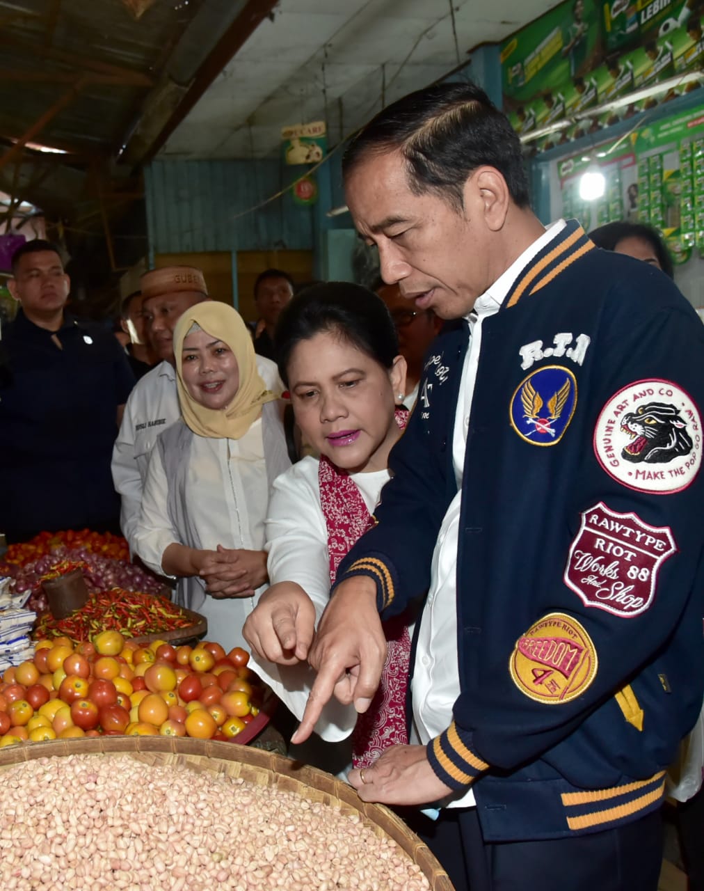 Borong Jualan Pedagang Pasar Sentral, Ini Pesan Ibu Negara ke TP PKK Gorontalo