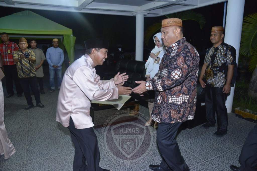 Lebaran Idul Fitri Gubernur Kunjungi Sejumlah Tokoh Gorontalo