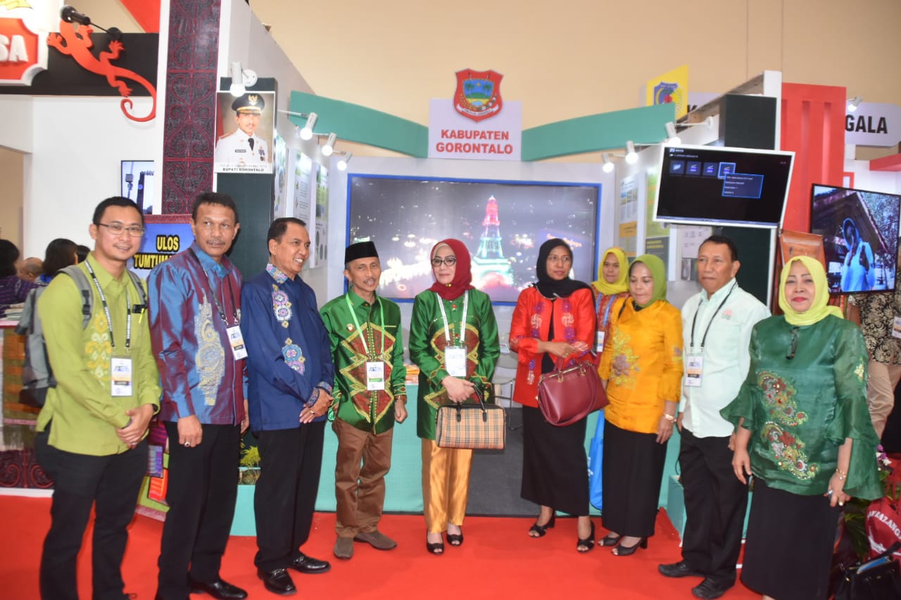 Nelson Pomalingo Perkenalkan Potensi Kelapa Gorontalo Di Expo APKASI 2019