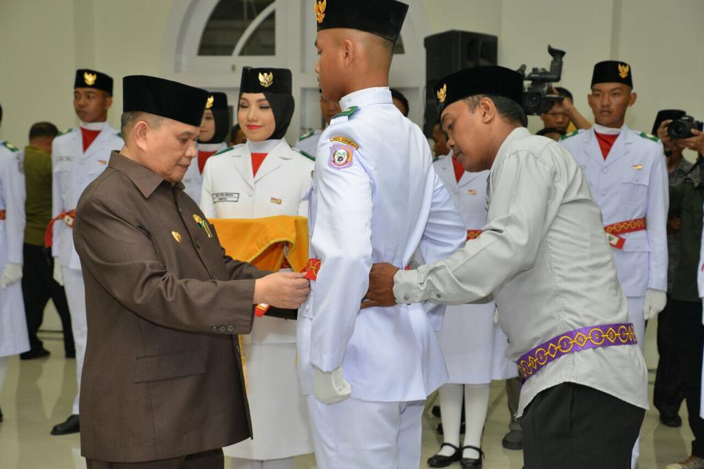 Wakil Gubernur Gorontalo Mengukuhkan Anggota Paskibraka Provinsi