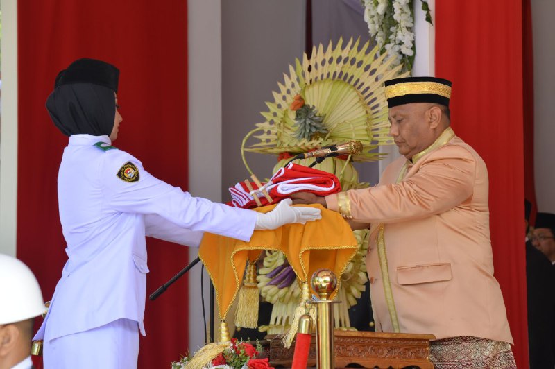 Gubernur Gorontalo Kenakan Pakaian Adat Pimpin Upacara HUT RI ke-74