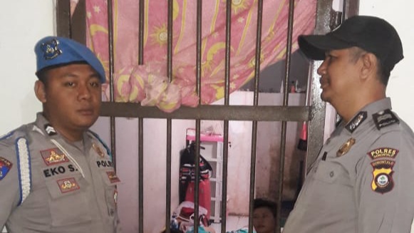 Antisipasi Barang Terlarang, SPKT Polres Gorontalo Periksa Tahanan