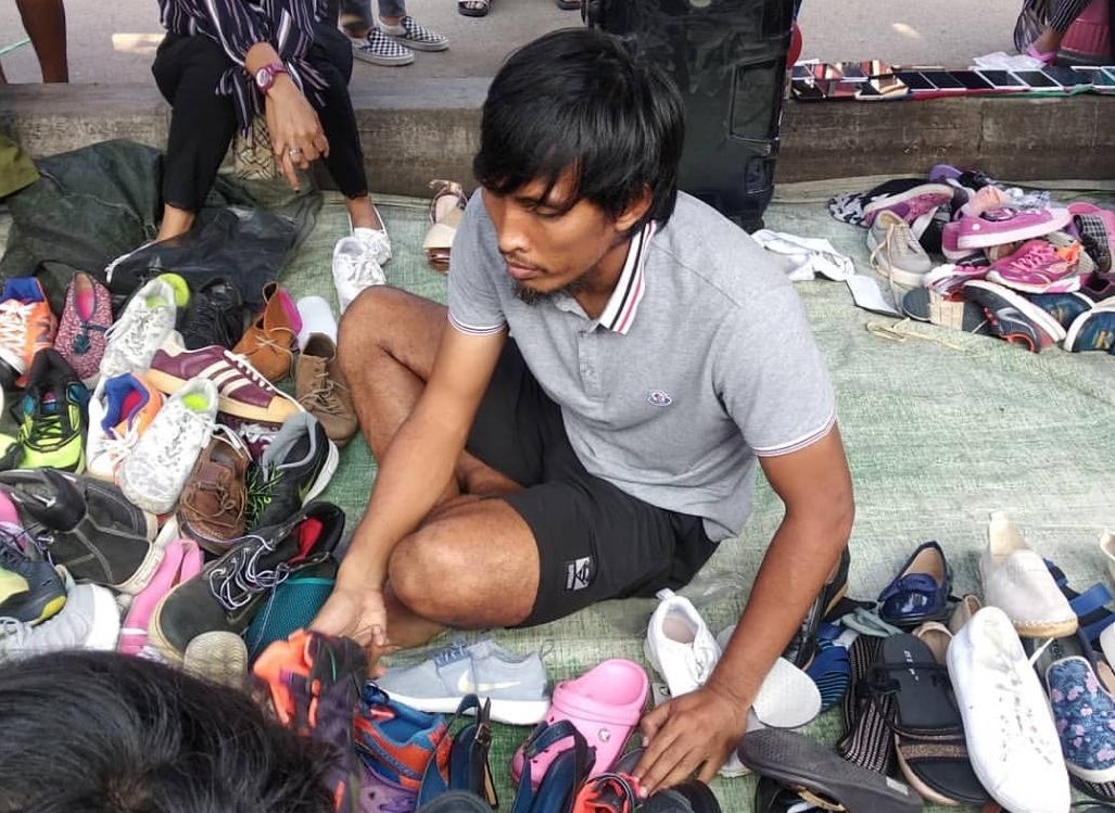 Mantan pemain Timnas Indonesia jualan sepatu