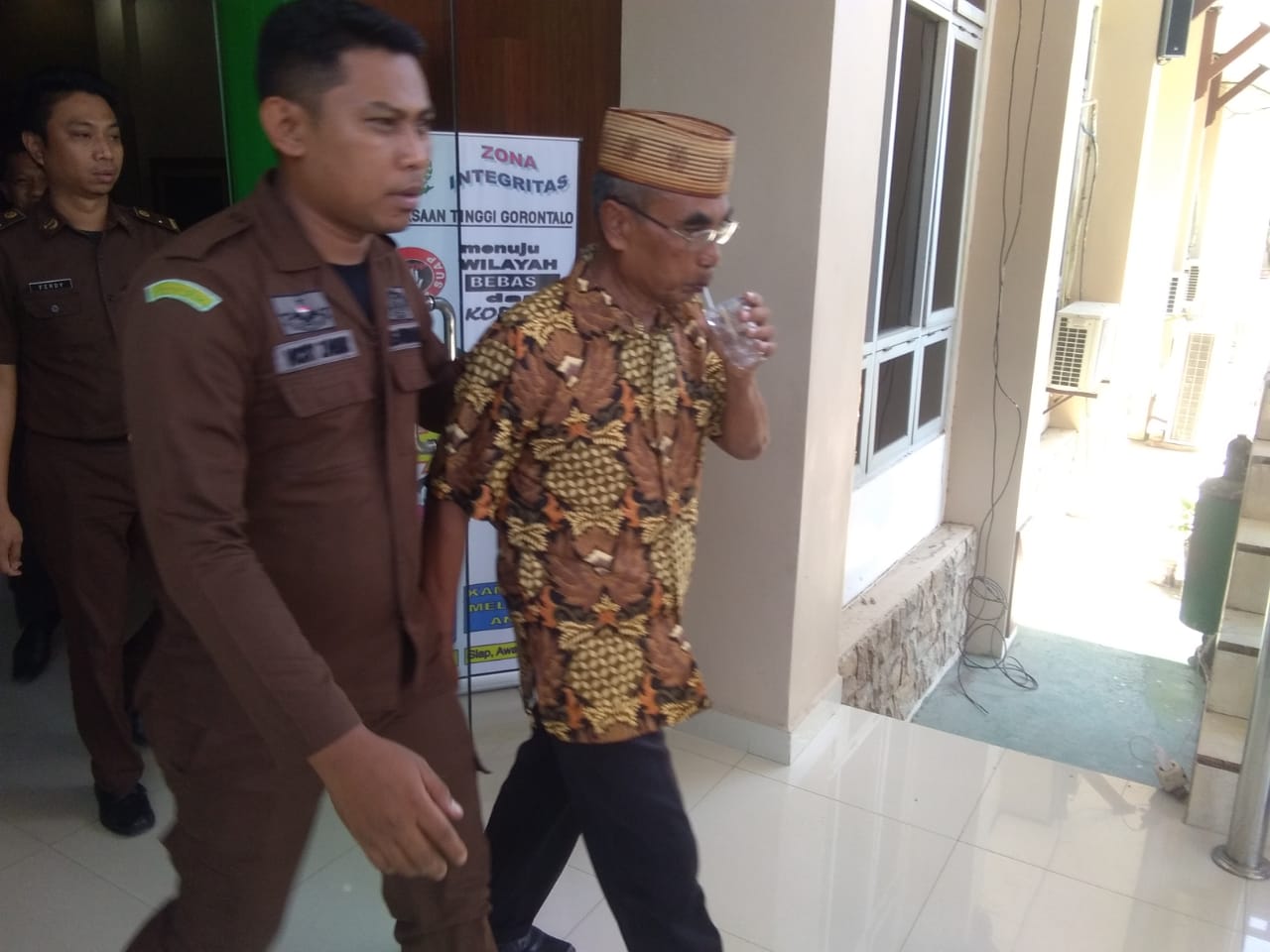 Kejati Tahan Satu Tersangka Korupsi Pembangunan DPRD Kabupaten Gorontalo