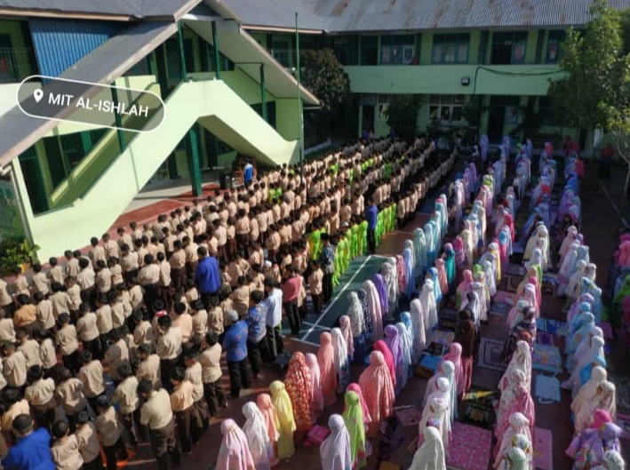 Ratusan Siswa di Gorontalo Shalat Gaib untuk BJ Habibie