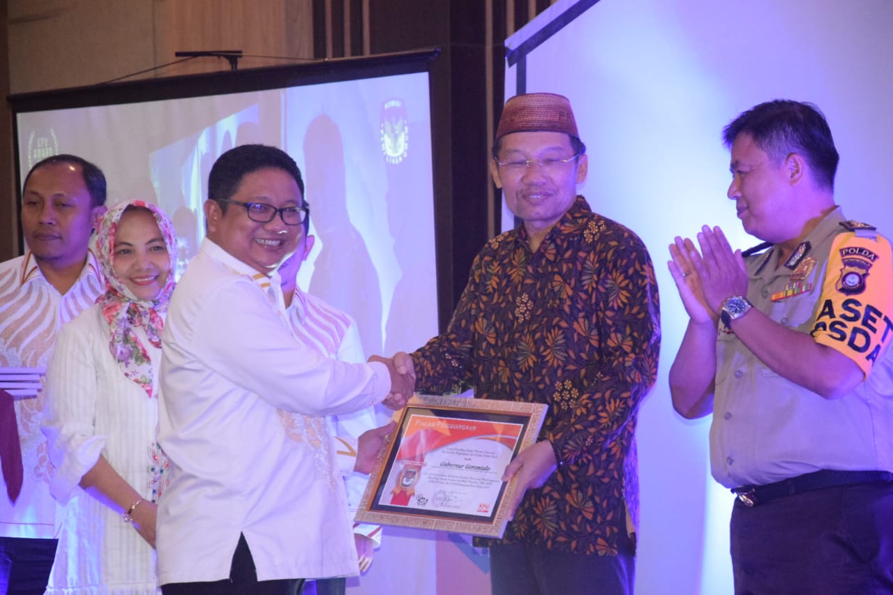 Gubernur Gorontalo Terima Penghargaan KPU Award 2019