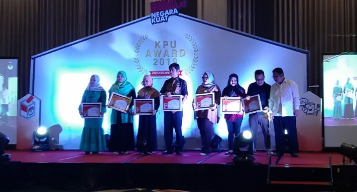 Radio Suara RH Terima Penghargaan KPU Award 2019