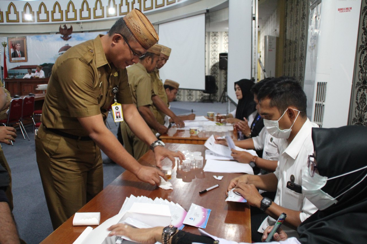 BNNP Gorontalo lakukan tes urine kepada ASN Kantor Gubernuran