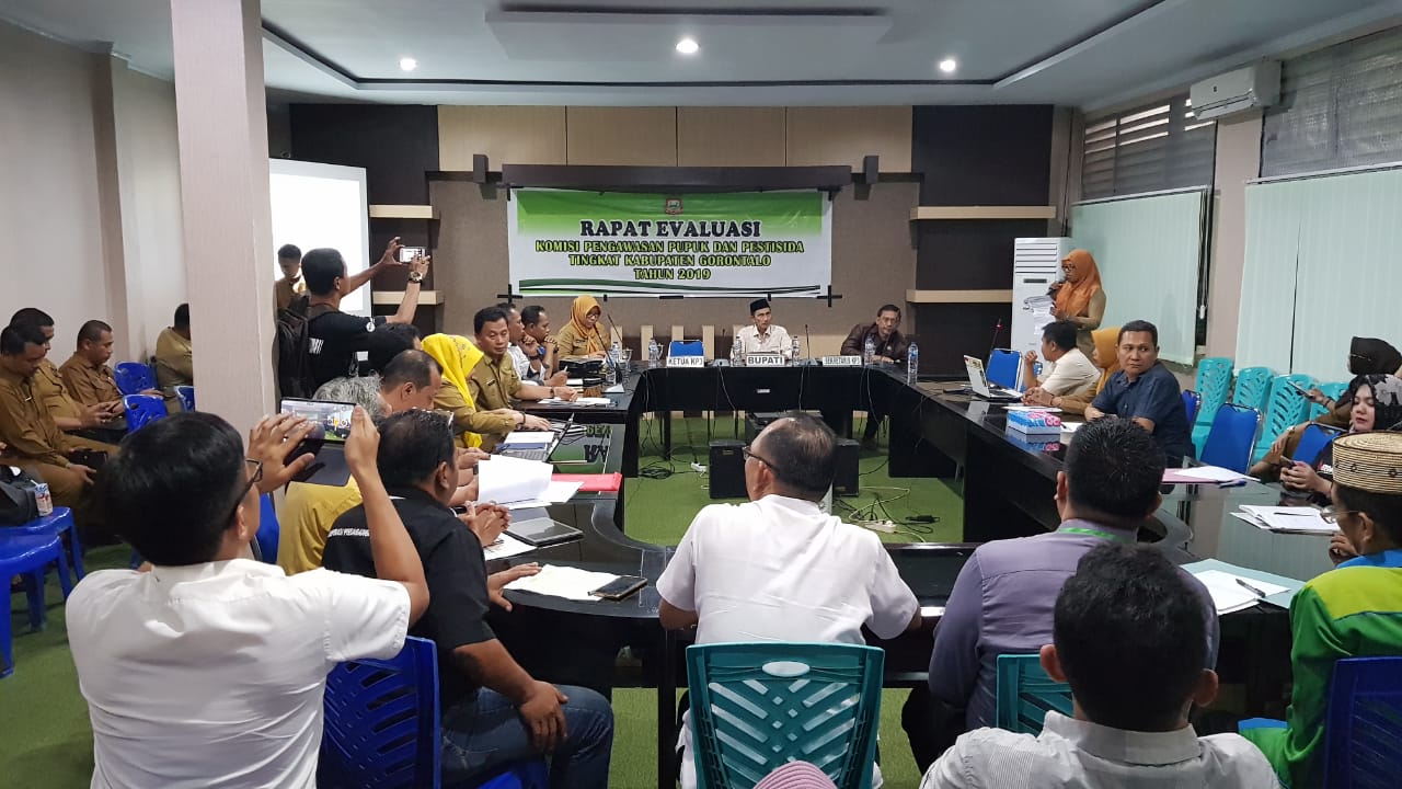 Bupati Gorontalo evaluasi kesiapan benih dan pupuk untuk petani