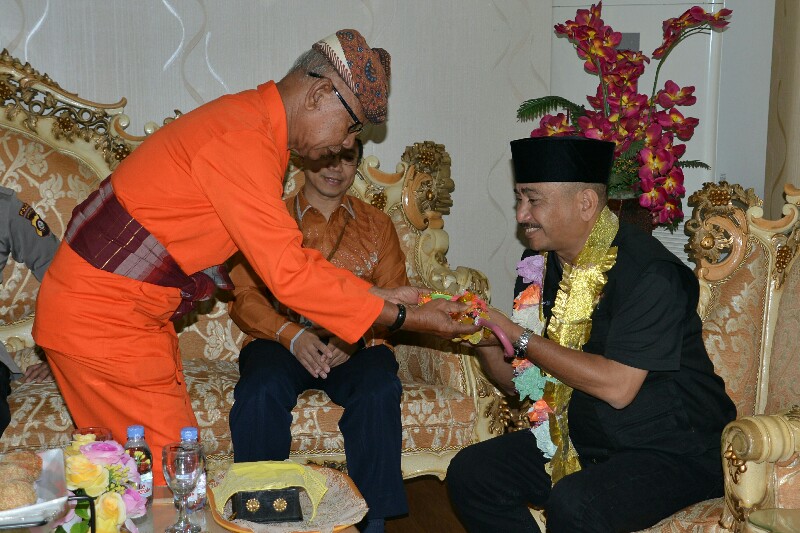 Menteri Pariwisata disambut adat Mopotilolo di Gorontalo