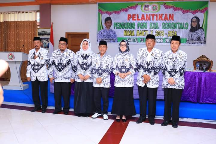 Fory Naway Resmi Pimpin PGRI Kabupaten Gorontalo