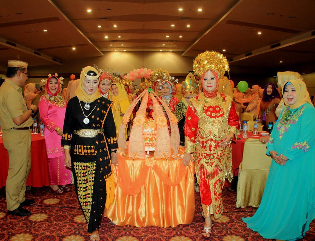 DWP Provinsi Gorontalo Gelar Parade Pakaian Adat Nusantara