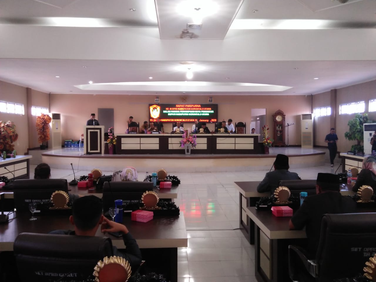 Dalam Sehari DPRD Gorontalo Utara Gelar Tujuh Rapat Paripurna
