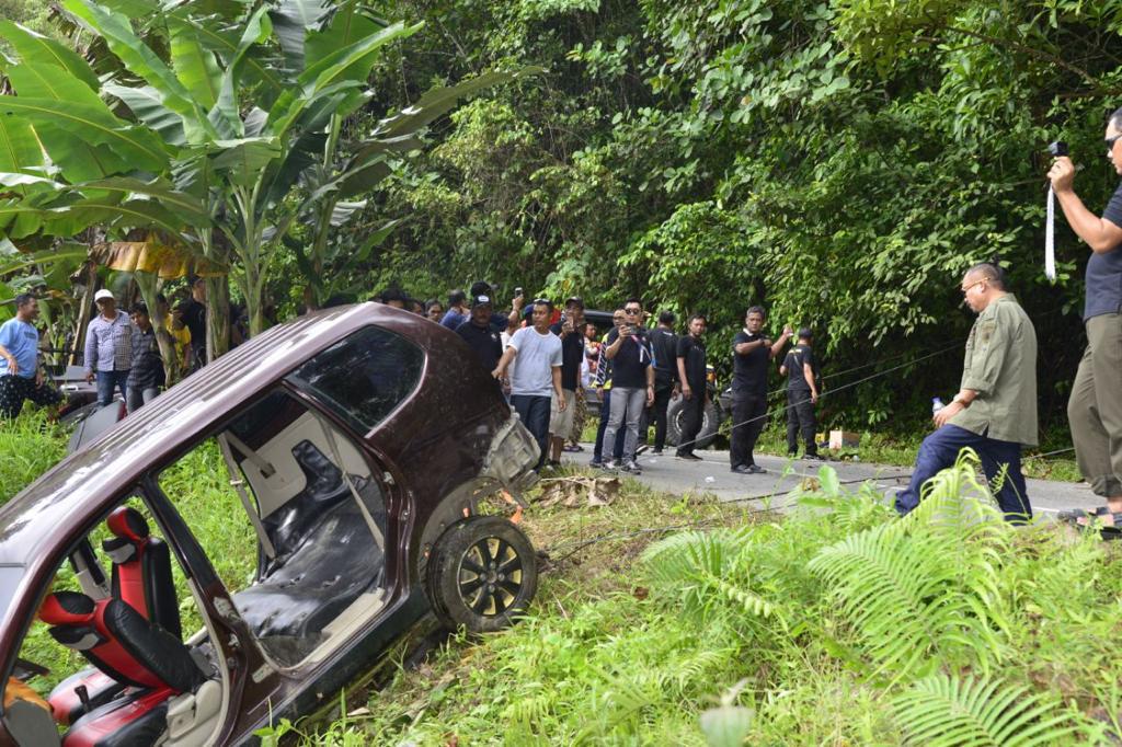 Mobil Masuk Jurang