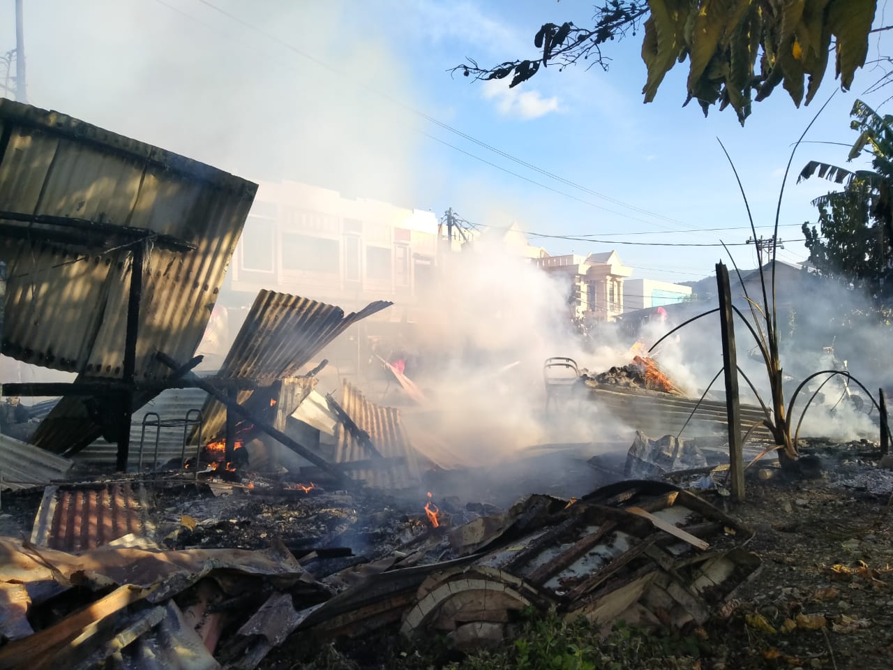 Tiga Tempat Usaha di Kota Gorontalo Hangus Terbakar