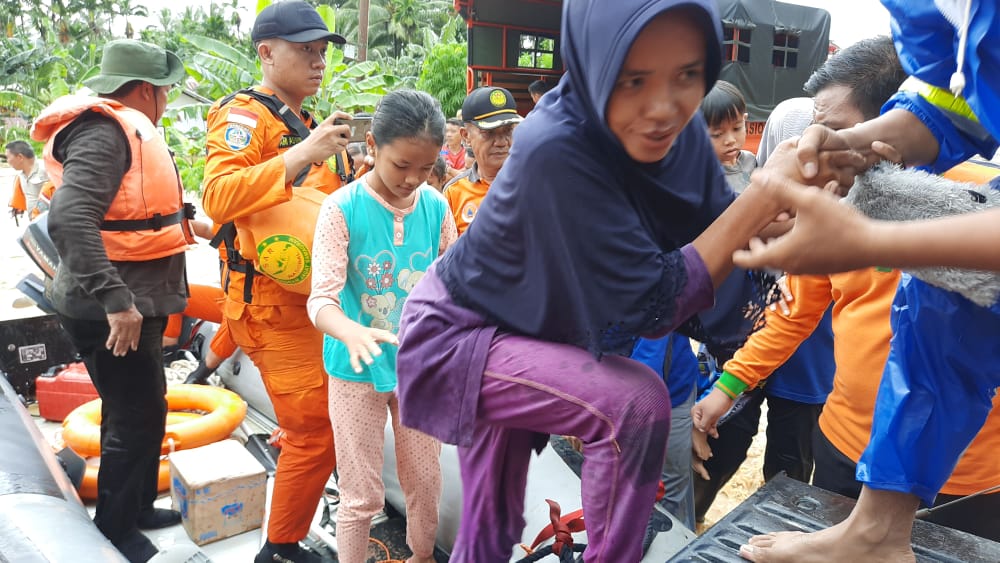 BPBD Kabupaten Gorontalo Evakuasi Korban Banjir