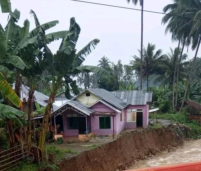 Banjir di Gorontalo Utara, Satu Rumah Terancam Tergerus Arus Sungai