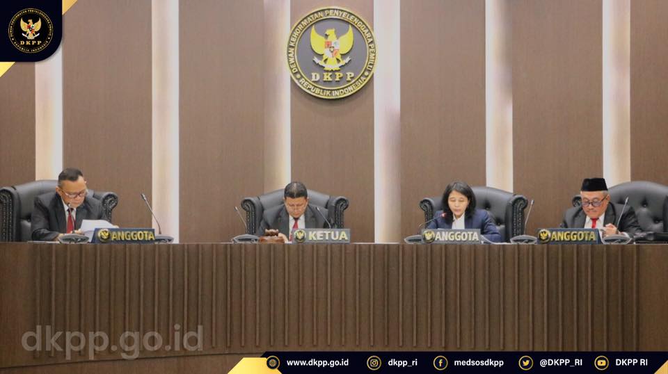 DKPP Berhentikan Komisioner KPU RI Evi Novida Ginting Manik