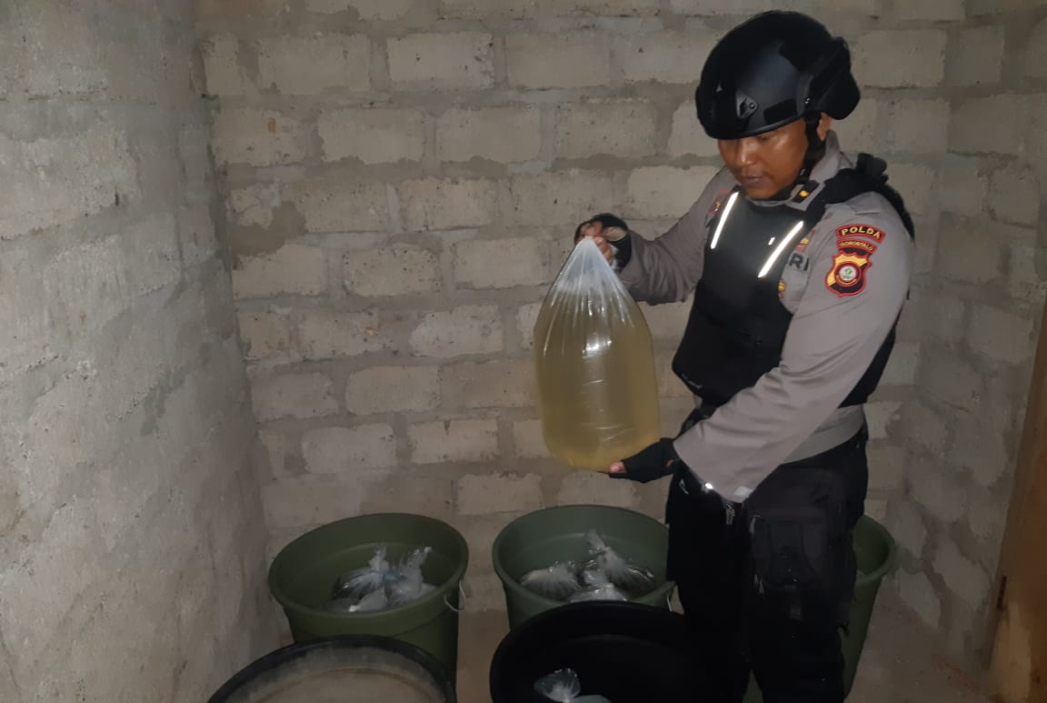 Polisi Gerebek Rumah Penyimpanan Miras di Gorontalo