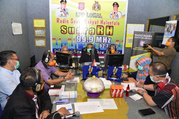 Gubernur Gorontalo Sosialisasikan Pencegahan Corona Lewat Radio
