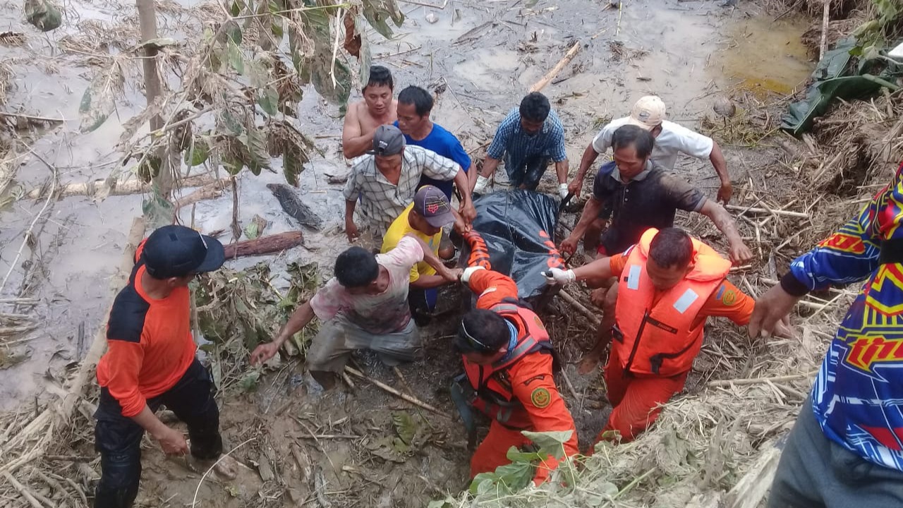 Tim Sar Temukan Satu Jenazah Korban Banjir di Bolmut