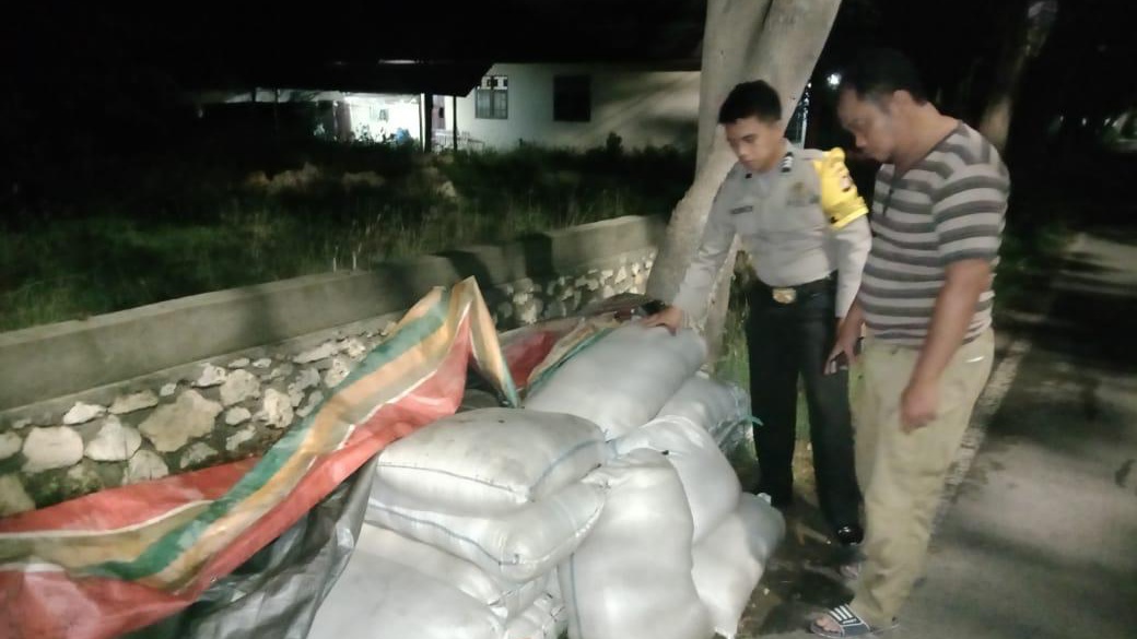 Polisi Temukan Ratusan Liter Miras di Pinggir Jalan Limboto
