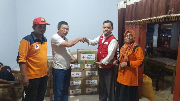 PMI Gorontalo Tanggap Bencana Banjir di Boliyohuto