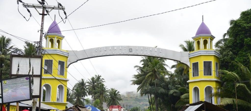 Hanya Perlihatkan KTP, Warga Ini Bebas Melintasi Perbatasan Gorontalo Sulut