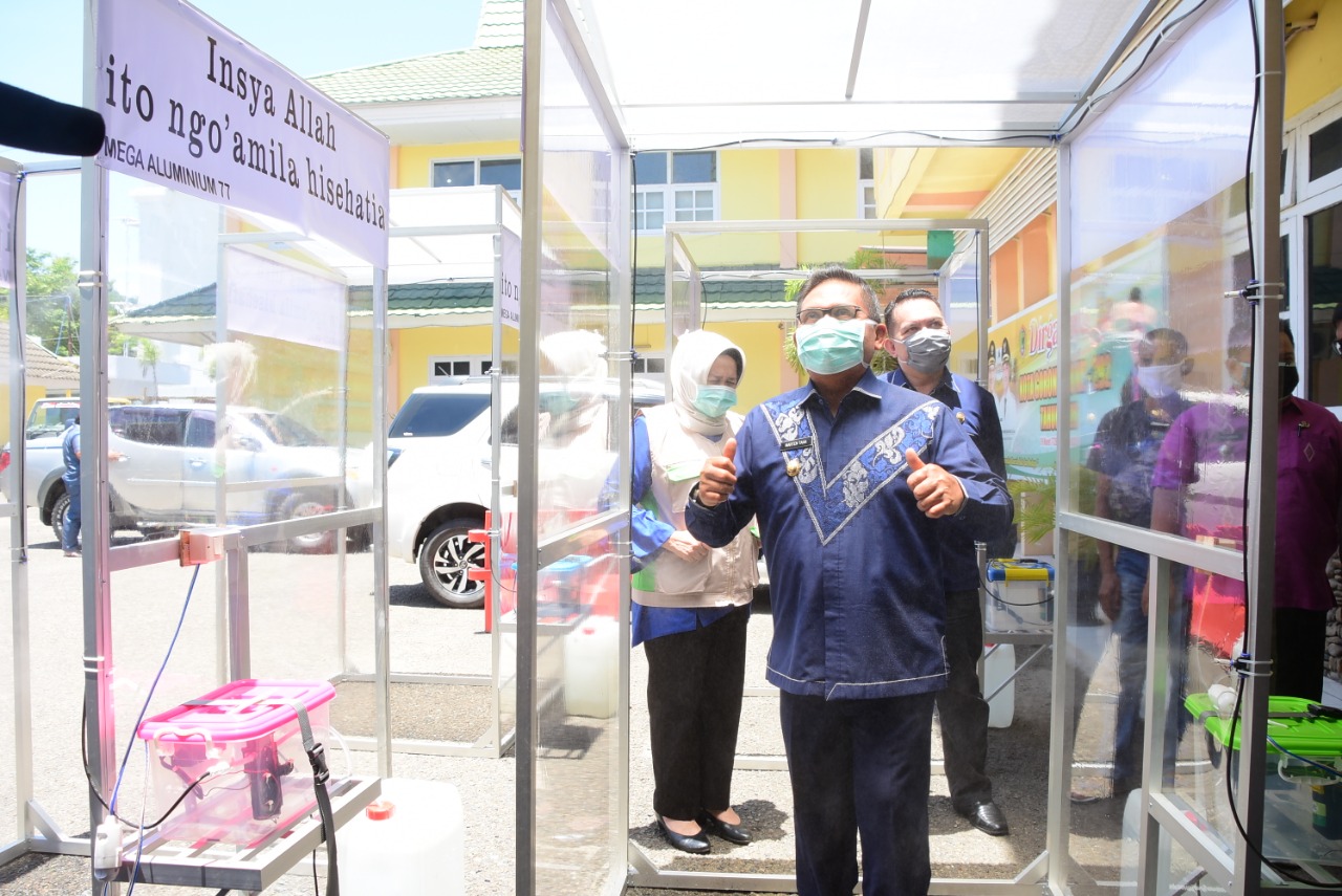 Warkop Amal Serahkan 4 Bilik Disinfektan ke Pemkot Gorontalo