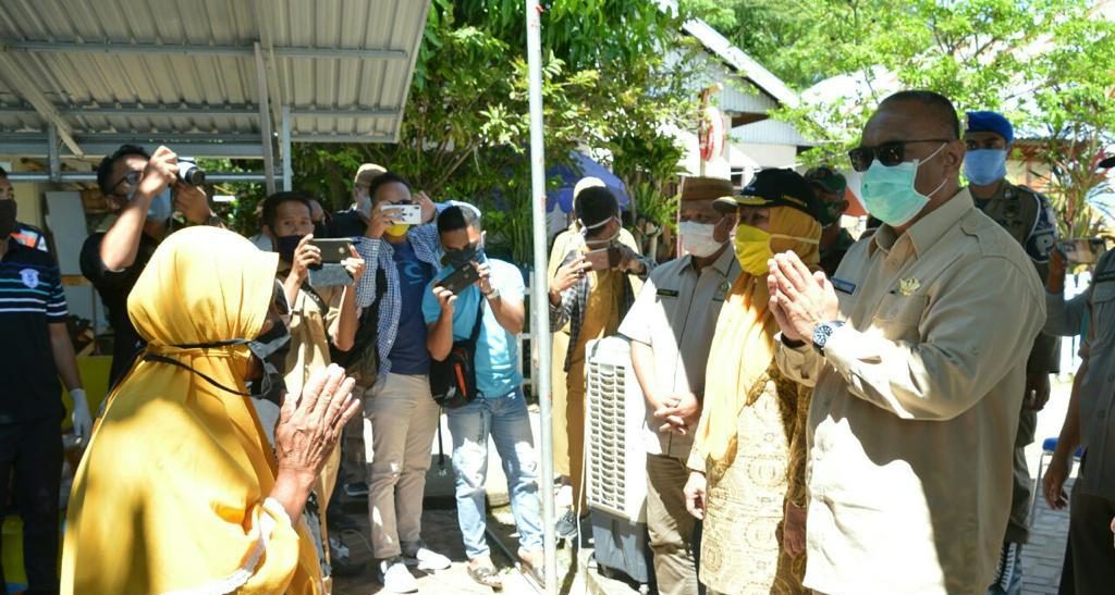 Pemprov Gorontalo Salurkan Bantuan Pangan di Kepulauan Ponelo