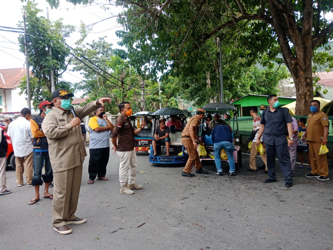 Gubernur Gorontalo Bagikan Sembako Gratis untuk Abang Bentor