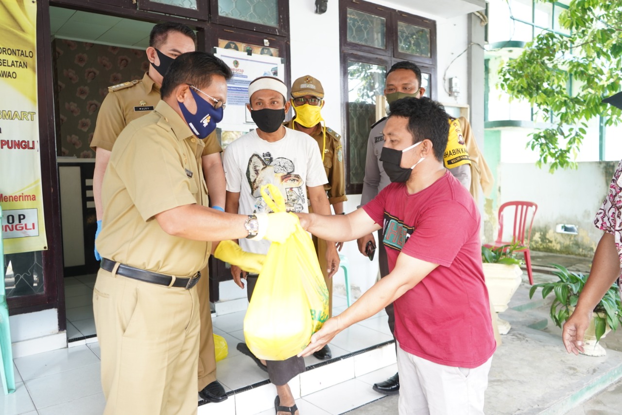 1.250 Warga Kota Gorontalo Terima Bantuan Sembako dari Baznas