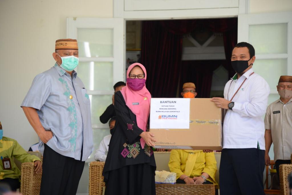 BUMN Serahkan 1.130 Paket Bantuan Pangan untuk Warga Gorontalo