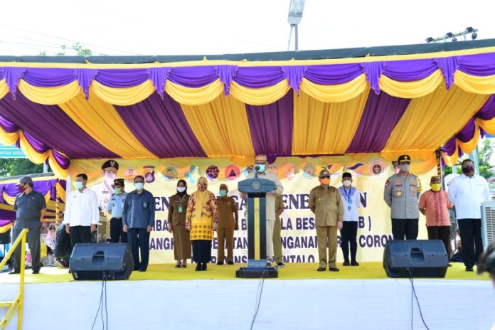Pemprov Gorontalo Bagikan Sembako Saat Launching PSBB