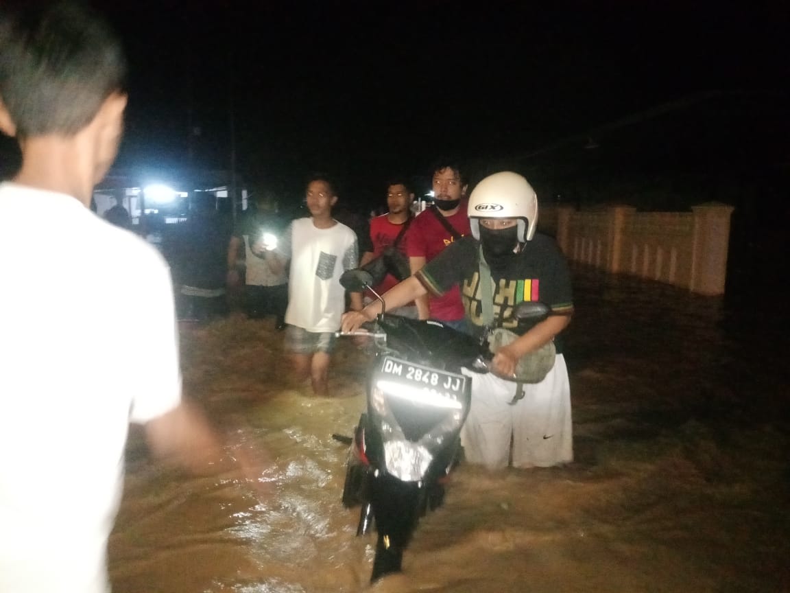 Kelurahan Ipilo-Pedebuolo Dilanda Banjir, Ribuan Warga Ungsikan Diri