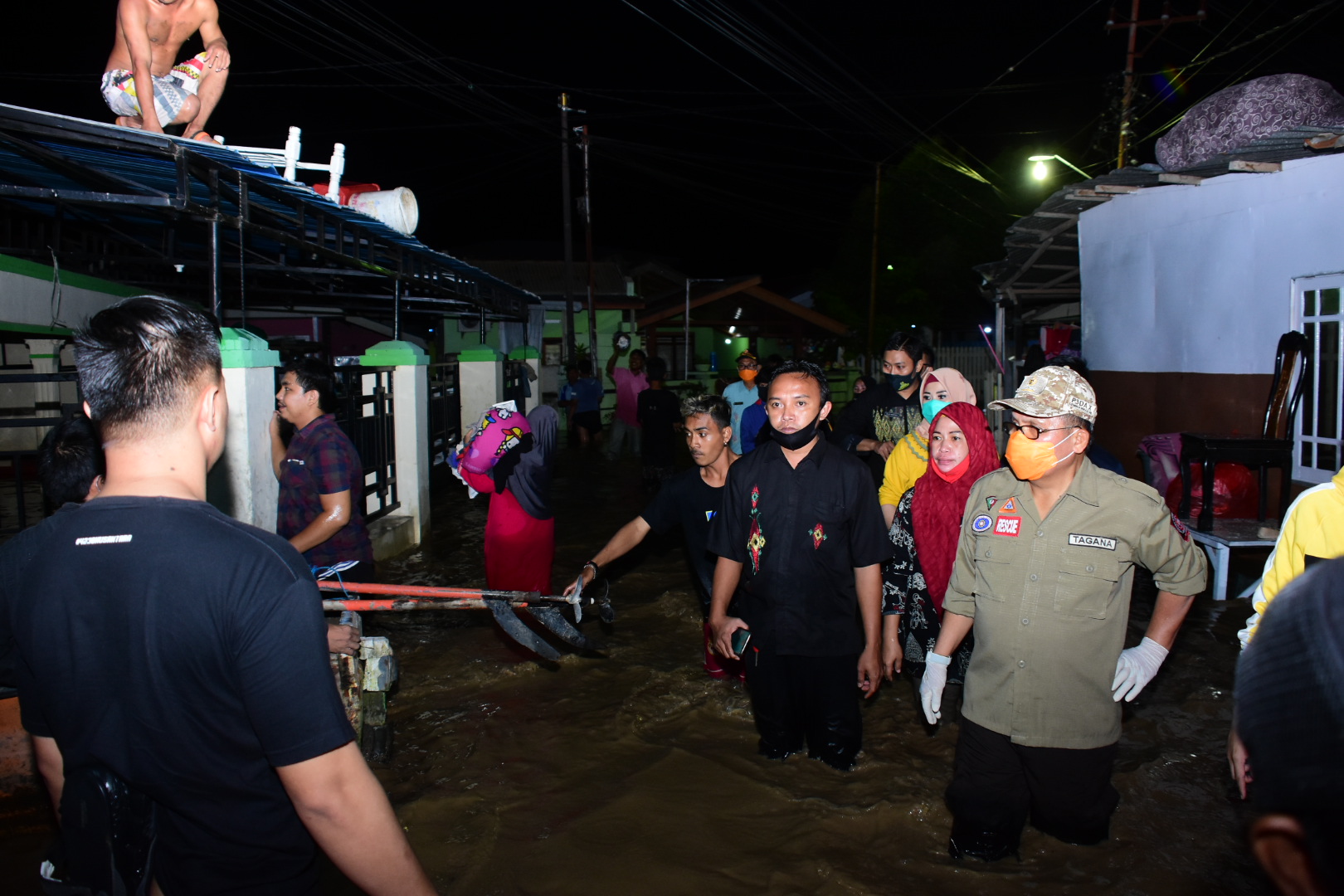 Walikota Gorontalo Evakuasi Korban Banjir di Sejumlah Tititk
