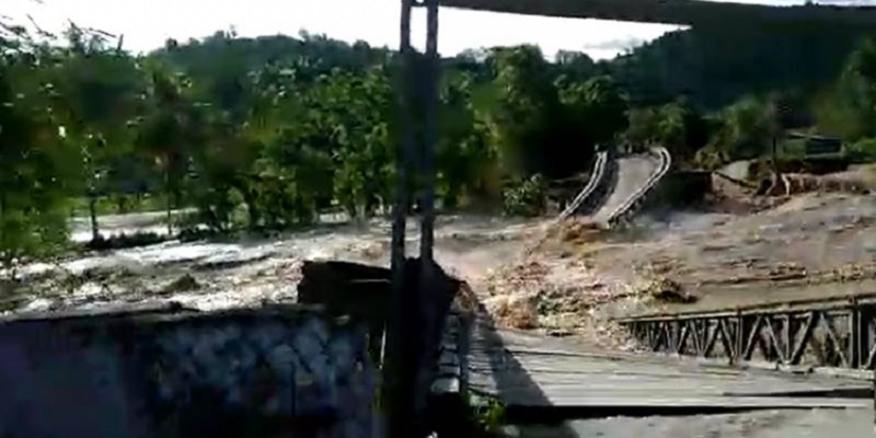 Satu Jembatan di Bone Bolango Ambruk Dihantam Luapan Sungai Bone
