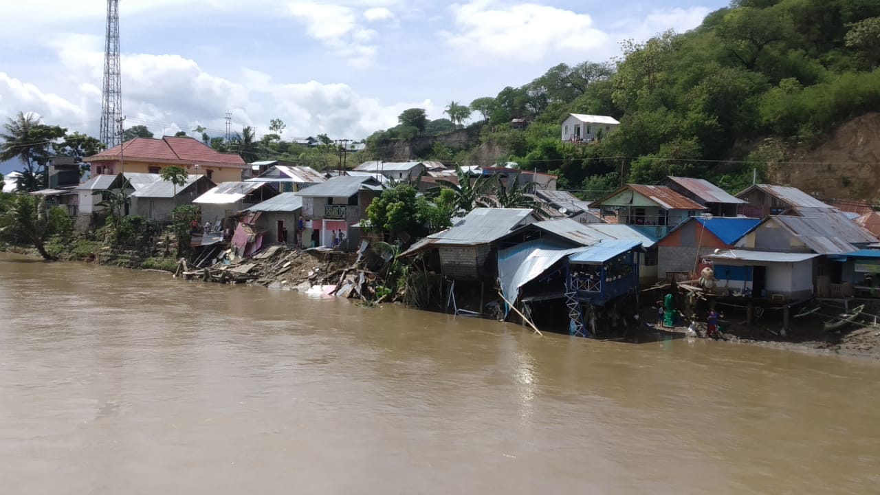 5 Rumah Warga di Talumolo Rusak Dihantam Arus Sungai