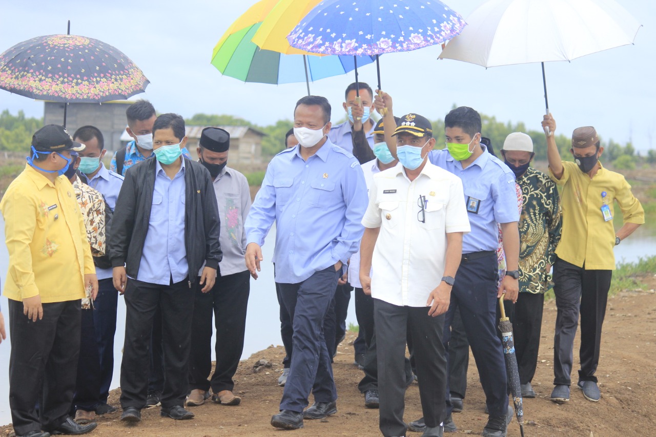 Bupati Syarif Dampingi Edhy Prabowo Saat Berkunjung ke Pohuwato