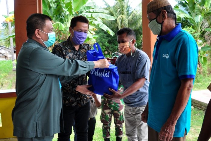 Wagub Serahkan Bantuan 1.098 Paket Bantuan di Desa Sipayo