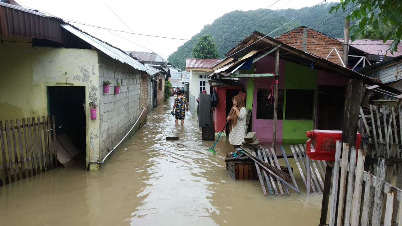 Camat Bantah Tak Beri Bantuan Bagi Korban Banjir di Kelurahan Bugis