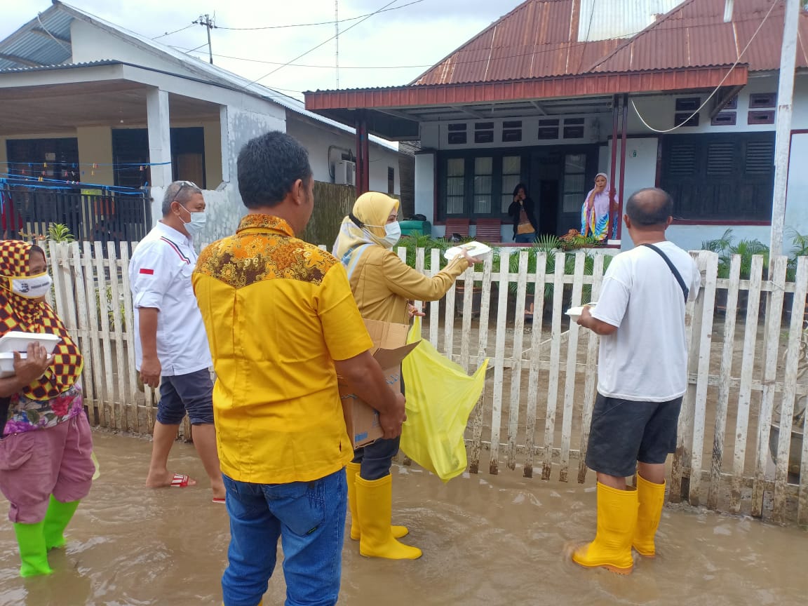 Meyke Camaru salurkan bantuan ke korban banjir