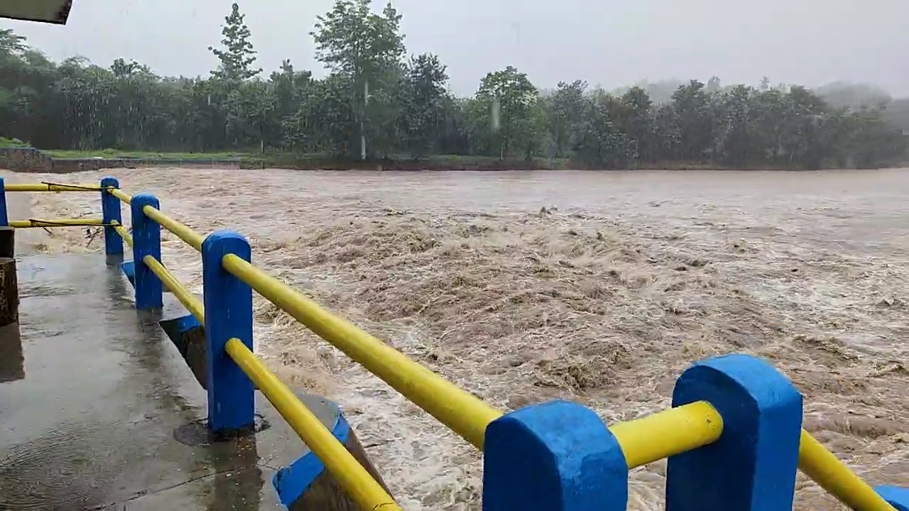 Waspada Banjir, Debit Air Sungai Bone Terus Naik