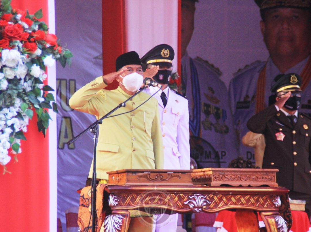 Sekda Darda Pimpin Penurunan Bendera di Rujab Gubernur