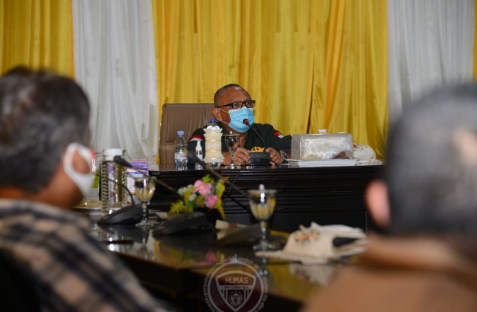 Gubernur Rusli Habibie Bantu Korban Banjir di Pohuwato