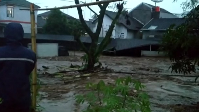 Banjir Bandang Sukabumi Hanyutkan Belasan Rumah Warga