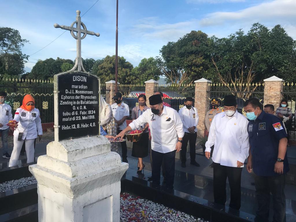 Ketua DPD RI Kunjungi Makam Sisingamangaraja XII Dan  Nommensen, Tokoh Agama : Suatu Kehormatan