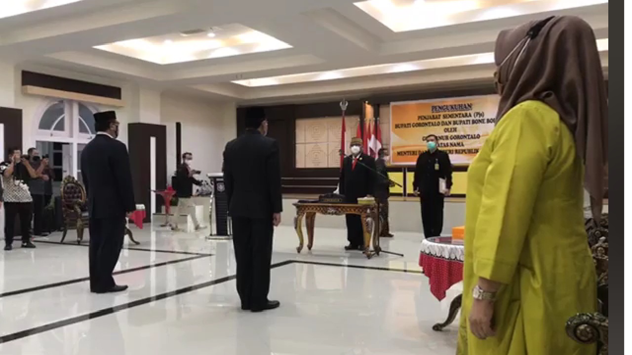 Gubernur Rusli Lantik Pjs Bupati Gorontalo dan Bone Bolango